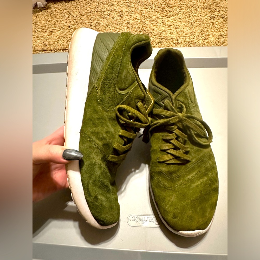 Hunter green suede Nike size 9.5